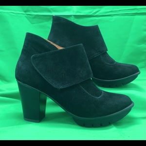 L'Amour Des Pieds small Platform Bootie size 6.5
